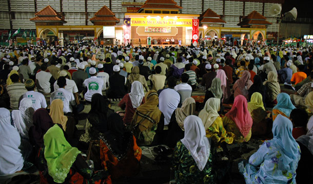 The 4,000-strong crowd at the PAS ceramah in Kota Bharu on March 3 night. Photos by Danny Lim.