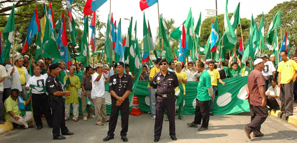 PKR and PAS supporters outside the nomination centre